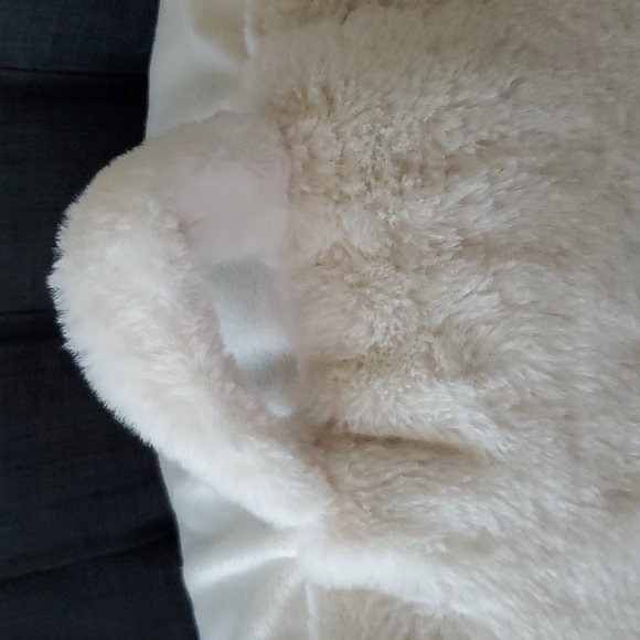 Ms Fur Bedrest/Ivory Back rest Pillow - Picture 3 of 4